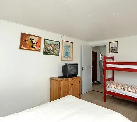 Dom wakacyjny Two-bedroom Holiday In 4 *